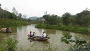Khu vực hồ nguy hiểm nhưng không được trang bị các biển pháp an toàn.
