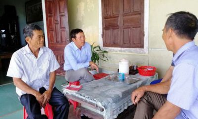 Người dân thôn Phú Sơn bức xúc phản ánh việc làm sai trái của cán bộ thôn.