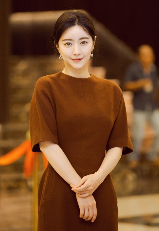 Người đẹp Hong Soo Ah đẹp dịu dàng trước ống kính.