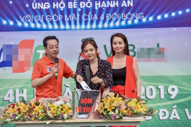 Diễn viên Phanh Lee đến ủng hộ chương trình.