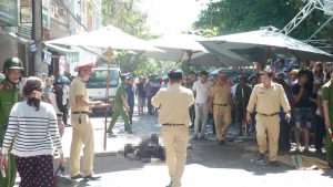 3 người tử vong khi ô tô biển tứ quý lao vào đám tang