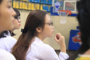 Nữ sinh T.P.T có mặt tại buổi lễ vinh danh những thủ khoa của Trường ĐH Sư phạm Hà Nội năm 2018. Ảnh: Thanh Hùng.