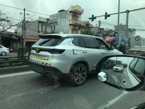 Chiếc SUV chạy thử Lux SA 2.0 với màu ghi. Ảnh: Facebook