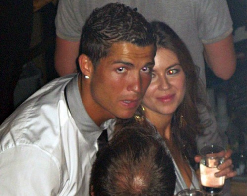 Ronaldo (trái) và Kathryn trong hộp đêm tại Las Vegas năm 2009. Ảnh: AP.