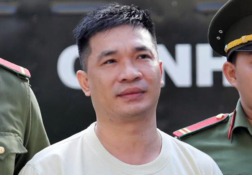 Văn Kính Dương bị dẫn giải tới tòa. Ảnh: Thành Nguyễn.