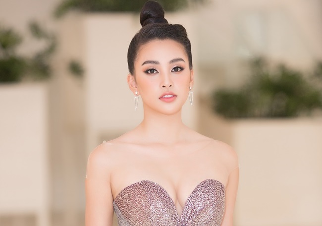 Hoa hậu Tiểu Vy gây tranh cãi khi mới 19 tuổi đã làm giám 
