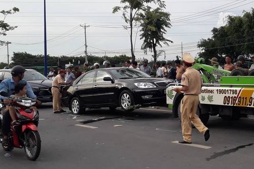 Chiếc xe bị niêm phong, được kéo về trụ sở công an phục vụ điều tra. Ảnh: Thái Hà.