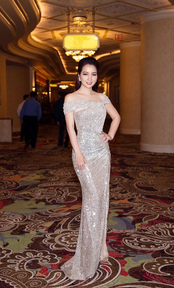 Mai Thu Huyền gây ấn tượng với vẻ đẹp “không tuổi” tại Ms & Mr Golden Sea 2019.