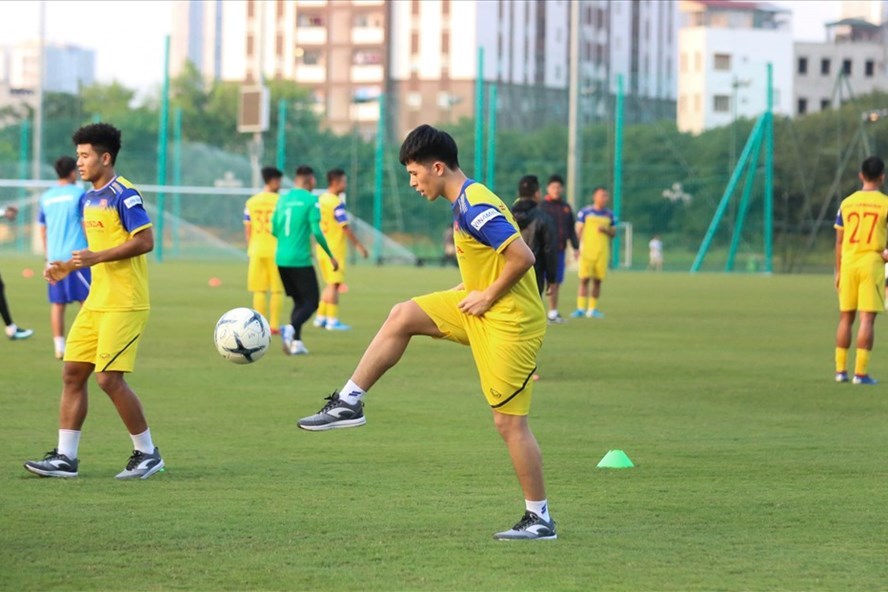 Đình Trọng thường xuyên được HLV Park Hang-seo gọi lên tuyển để tập luyện phục hồi.