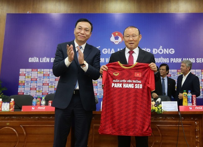 HLV Park tiếp tục gắn bó với bóng đá Việt Nam thêm 3 năm.