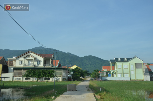 Những căn nhà đồ sộ mọc lên nhờ tiền đi xuất khẩu lao động.