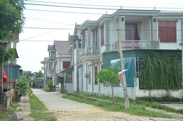 Mong muốn có những căn nhà khang trang, nhiều gia đình không may mắn khi giấc mơ xuất khẩu trời Âu tan vỡ, còng lưng trả món nợ hàng trăm triệu.