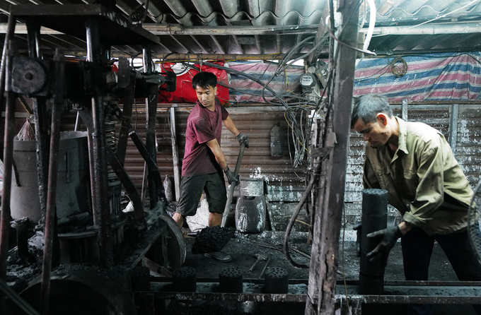 Vựa than tổ ong dần 'khai tử'