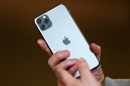 Các mẫu smartphone cao cấp 2019 đều được trang bị cụm ba camera trở lên.