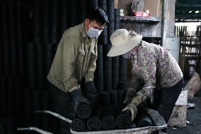 Vựa than tổ ong dần 'khai tử'