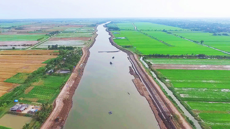 Hồ chứa nước ngọt một triệu mét khối tại huyện Ba Tri, tỉnh Bến Tre. Ảnh: Hoàng Nam