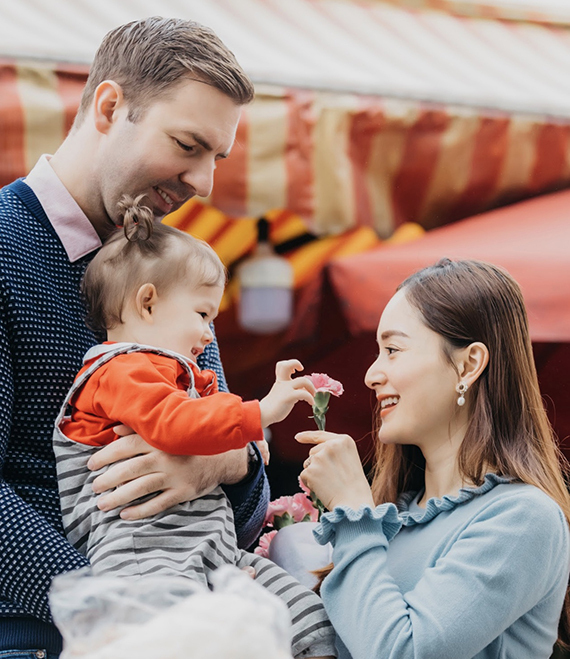 cũng muốn mang lại cảm giác ấm áp, vui vẻ cho ông xã vì năm nay anh đón tết ở Việt Nam, không có bố mẹ, anh em bên cạnh.