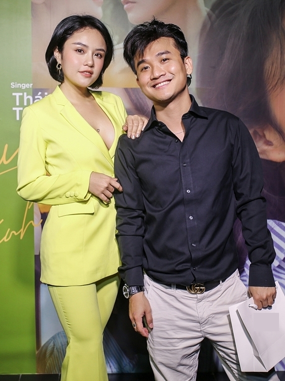 Nhà văn Hà Thanh Phúc - quản lý Thái Trinh - là người giúp cô vược dậy sau những cảm xúc tiêu cực của chuyện tình đổ vỡ. Với sản phẩm mới, êkíp cũng gặp không ít khó khăn khi thời tiết Đà Lạt trong ngày khởi quay liên tục mưa lớn, khiến họ phải thay đổi kịch bản và phát sinh thêm chi phí.