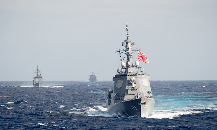 Khu trục hạm JS Ashigara tập trận cùng chiến hạm Mỹ tháng 11/2016 tại vùng biển ngoài khơi Nhật Bản. Ảnh: US Navy.
