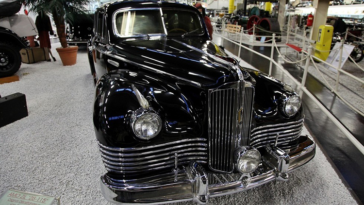 Một chiếc limousine ZIS-115. Ảnh: Wikipedia / Neodarkshadow