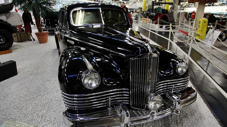 Một chiếc xe limousine ZIS-115. Ảnh: Wikipedia/Neodarkshadow