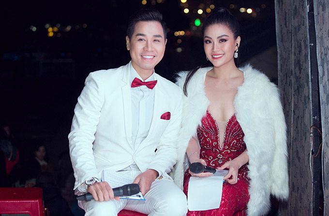 Nguyên Khang dẫn bế mạc Festival Hoa Đà Lạt 2019 cùng á hậu Diễm Trang.