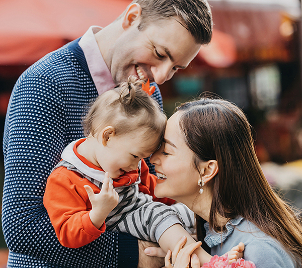 Lan Phương và ông xã rất yêu thích các gánh hoa đường phố Hà Nội và những hàng bánh kẹo rôm rả trên đường phố.