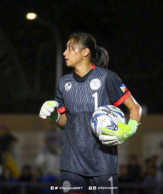 Inna Palacios năm nay 25 tuổi, hiện đang là thủ môn của tuyển nữ Phlippines.
