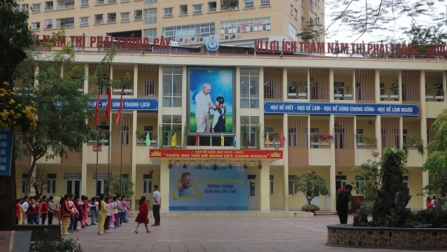 Cô Thanh bị đình chỉ giảng dạy chờ kết luận điều tra, hoạt động học tập tại trường vẫn diễn ra bình thường.