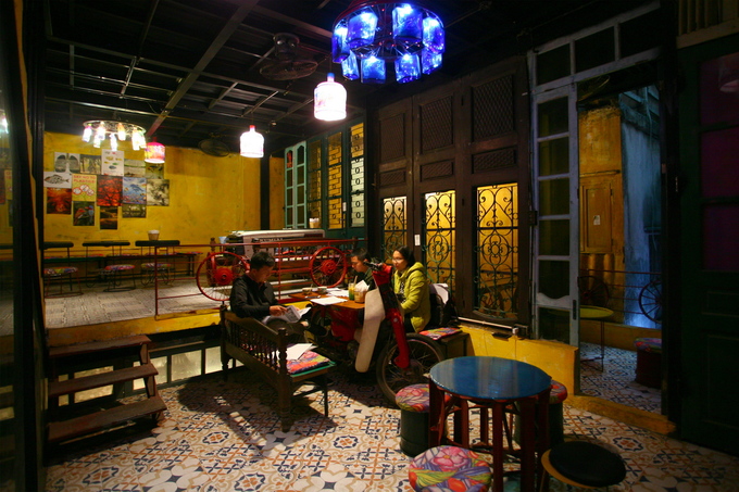 Quán cà phê trang trí bằng đồ tái chế