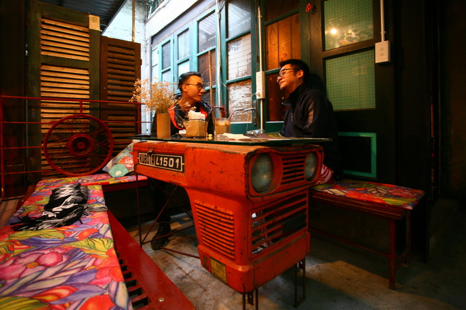 Quán cà phê trang trí bằng đồ tái chế