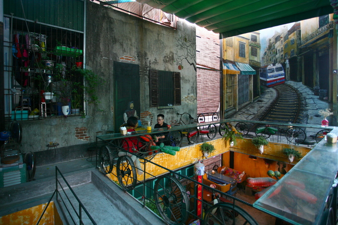 Quán cà phê trang trí bằng đồ tái chế