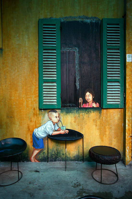 Quán cà phê trang trí bằng đồ tái chế