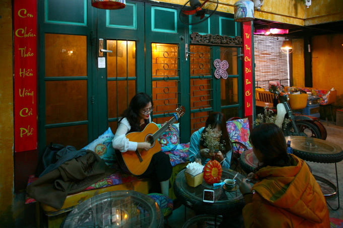 Quán cà phê trang trí bằng đồ tái chế