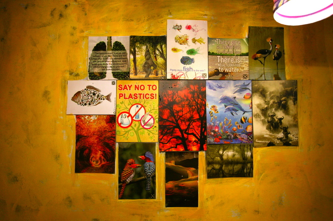 Quán cà phê trang trí bằng đồ tái chế