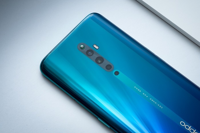 Cụm 4 camera chính trên Oppo Reno2 F nằm phẳng bên dưới lớp kính cường lực Gorilla Glass 5, gồm cảm biến chính 48 megapixel Ultra-clear, khẩu lớn f/1.79 thu sáng tốt, cảm biến 8 megapixel góc siêu rộng 119 độ; cảm biến đơn sắc 2 megapixel; cảm biến hỗ trợ chụp chân dung với nhiều chế độ hoàn toàn mới.