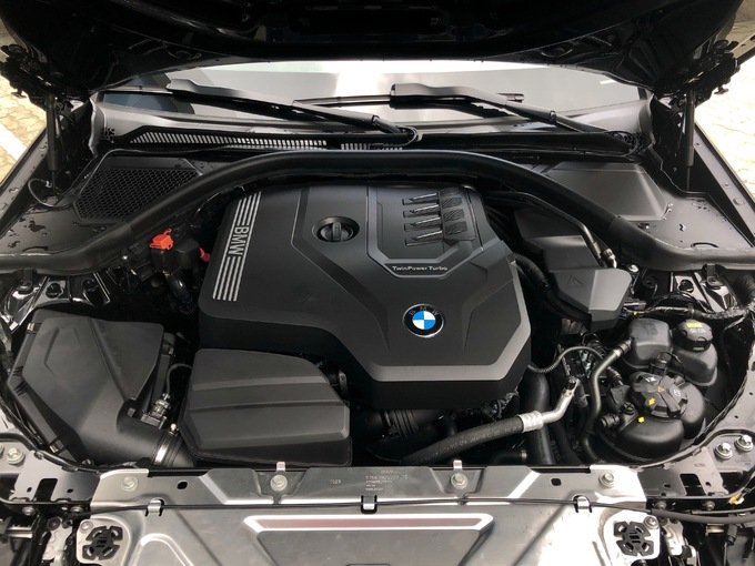 BMW 330i Sport Line - sedan hạng sang cỡ nhỏ cho người Việt trẻ