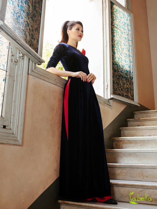 Hoa hậu Hương Giang khoe vóc dáng khi diện trang phục nhung - 6