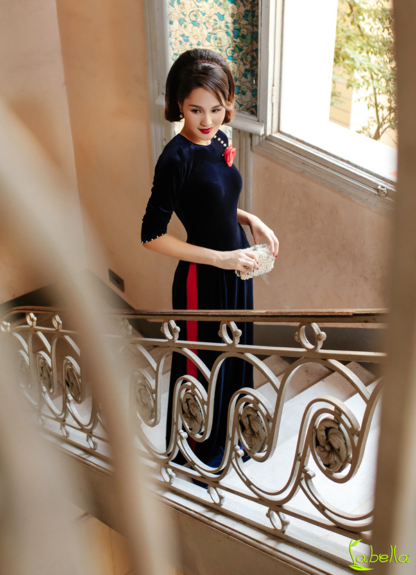 Hoa hậu Hương Giang khoe vóc dáng khi diện trang phục nhung - 7