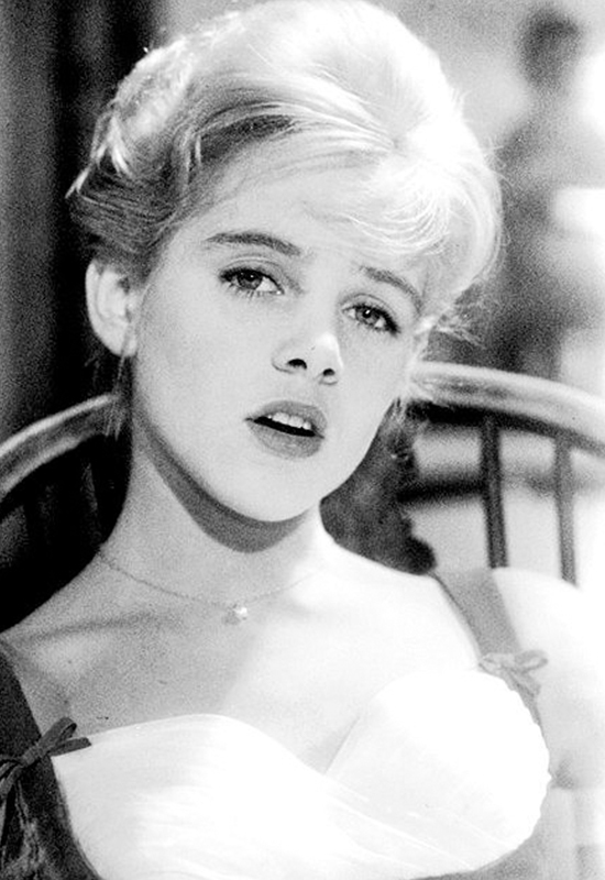 Nhan sắc thời trẻ của nữ chính 'Lolita'