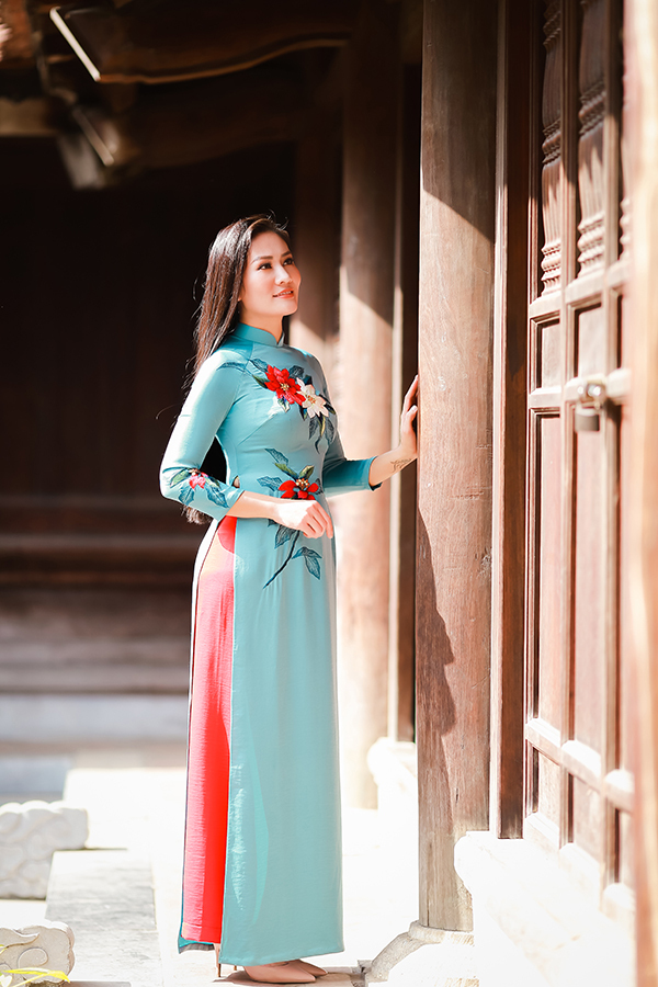 Một phần doanh thu của bộ sưu tập này sẽ được dành tặng cho quỹ Thắp lửa trái tim để khám bệnh và tặng quà cho 100 trẻ em mồ côi tại cô nhi viện Thánh An.