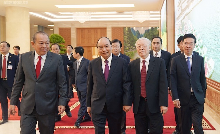 Tổng bí thư, Chủ tịch nước Nguyễn Phú Trọng (thứ 2 từ phải sang) tới tham dự Hội nghị Chính phủ với địa phương sáng 30/12. Ảnh: VGP