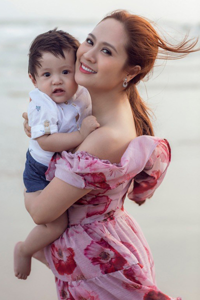 Thanh Thúy bên con trai Thiên Phú.