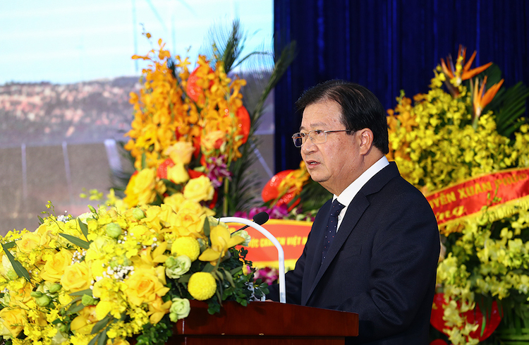 Phó thủ tướng Trịnh Đình Dũng phát biểu tại lễ kỉ niệm 65 năm ngành điện 