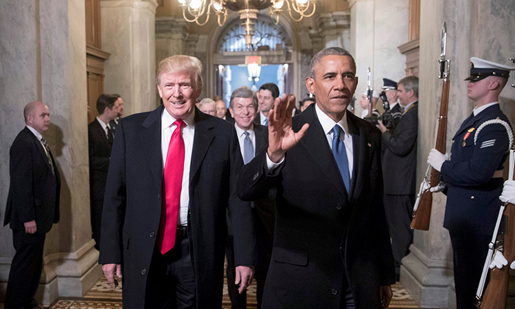 Tổng thống Mỹ Trump và cựu tổng thống Barack Obama (phải) tại lễ nhậm chức của ông Trump ở Washington D.C ngày 20/1/2017. Ảnh: Reuters.