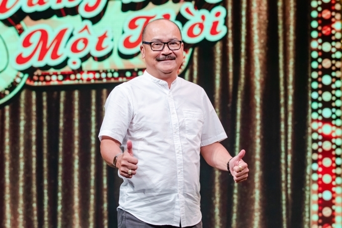 Ở những cảnh đánh đập Việt Trinh, diễn viên Hoàng Sơn nói anh đều cố gắng thực hiện chính xác, giúp không gây đau đớn cho bạn diễn. Nhưng với vai người chồng vũ phu, anh nhận nhiều điều tiếng, bị chửi bới ngoài đời thật suốt một thời gian sau bộ phim. Có một kỉ niệm vào năm 1996, khi Người đẹp Tây Đô lên sóng, tôi đóng thêm một phim khác và có cảnh bị đi tù. Nhiều khán giả dọc đường thấy cảnh ấy liền cho rằng tôi bị trừng trị thích đáng vì tội đánh đập vợ con, anh kể.