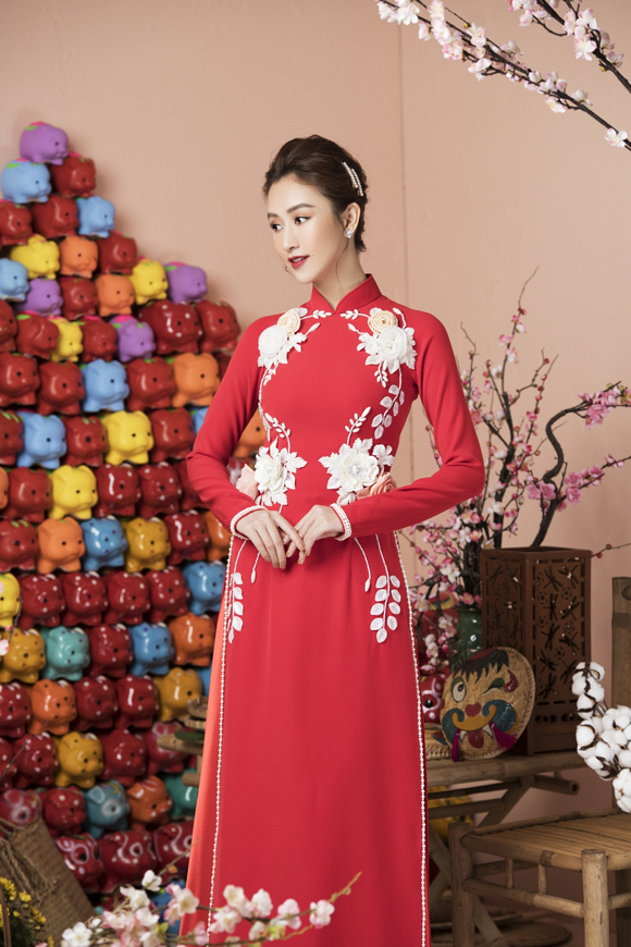Á hậu Hà Thu diện áo dài đón xuân - 1