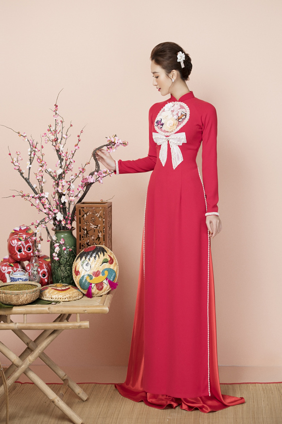 Á hậu Hà Thu diện áo dài đón xuân - 2