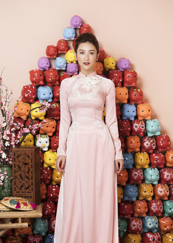 Á hậu Hà Thu diện áo dài đón xuân - 5