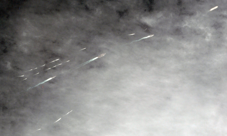 Nhóm tàu sân bay Mỹ (giữa) bị tàu chiến Iran bám sát. Ảnh: Planet Labs.